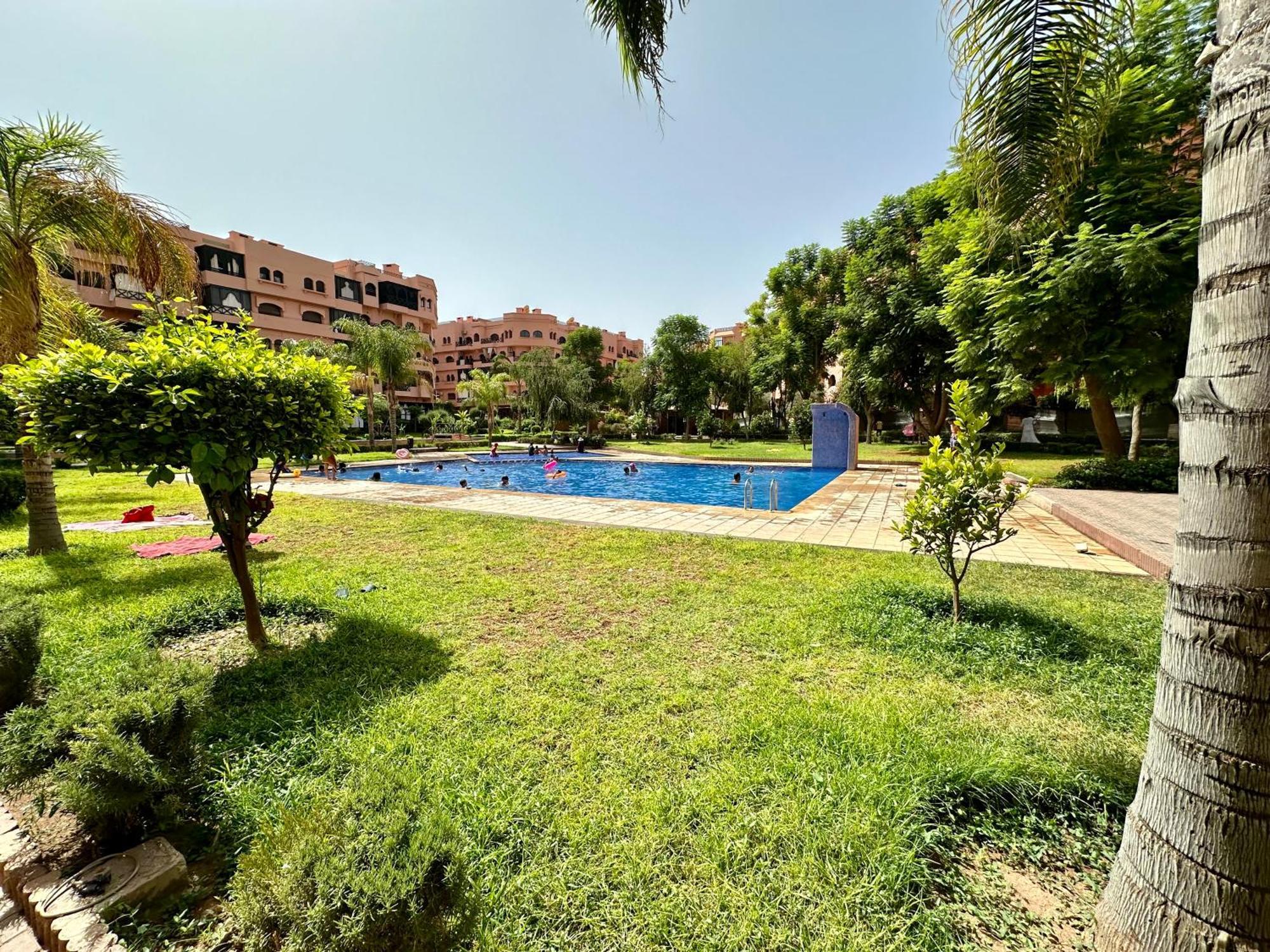Oasis De Detente Avec Terrasse Et Vue Sur Piscine Marrakesh Luaran gambar