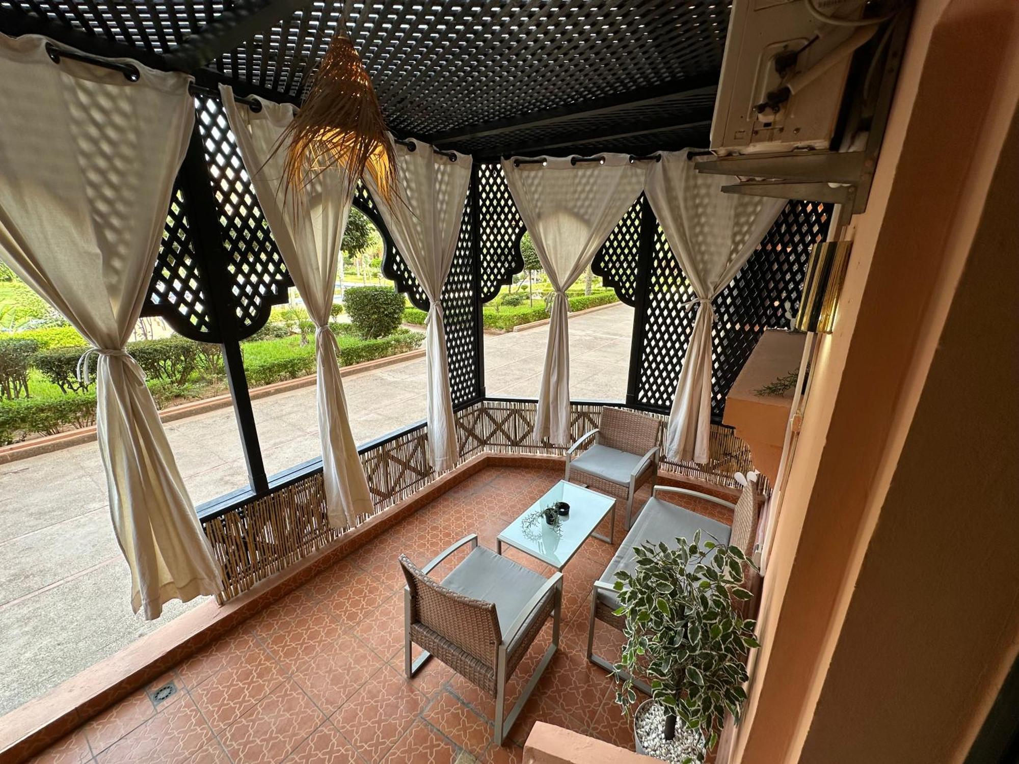 Oasis De Detente Avec Terrasse Et Vue Sur Piscine Marrakesh Luaran gambar